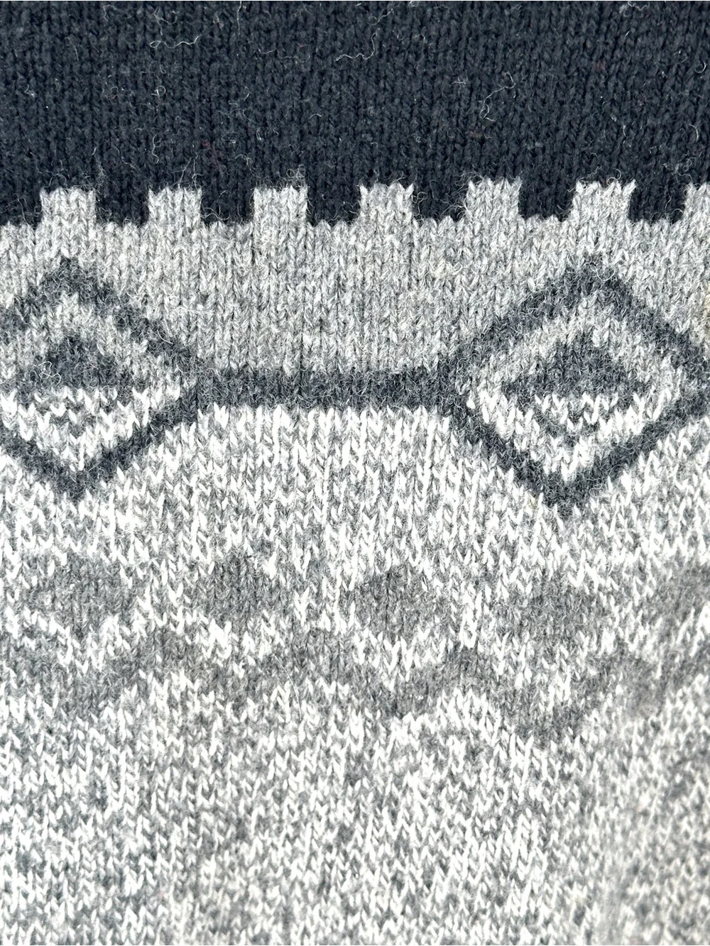 Vintage Men’s XL G.H. Bass & Co. Black and Gray Geometric Crewneck Sweater Wool
